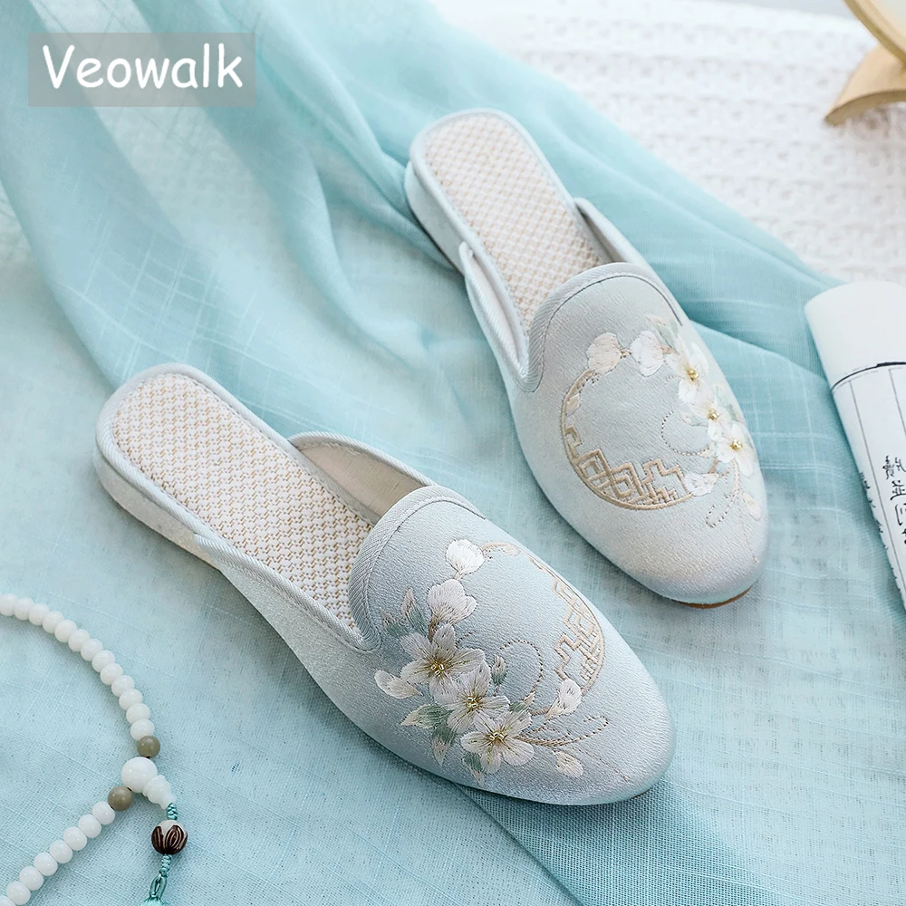 Veowalk Women Satin Cotton Embroidered Pointy Toe Flat Mules Slippers Comfortable Soft Summer Chinese Style Shoes Black Beige