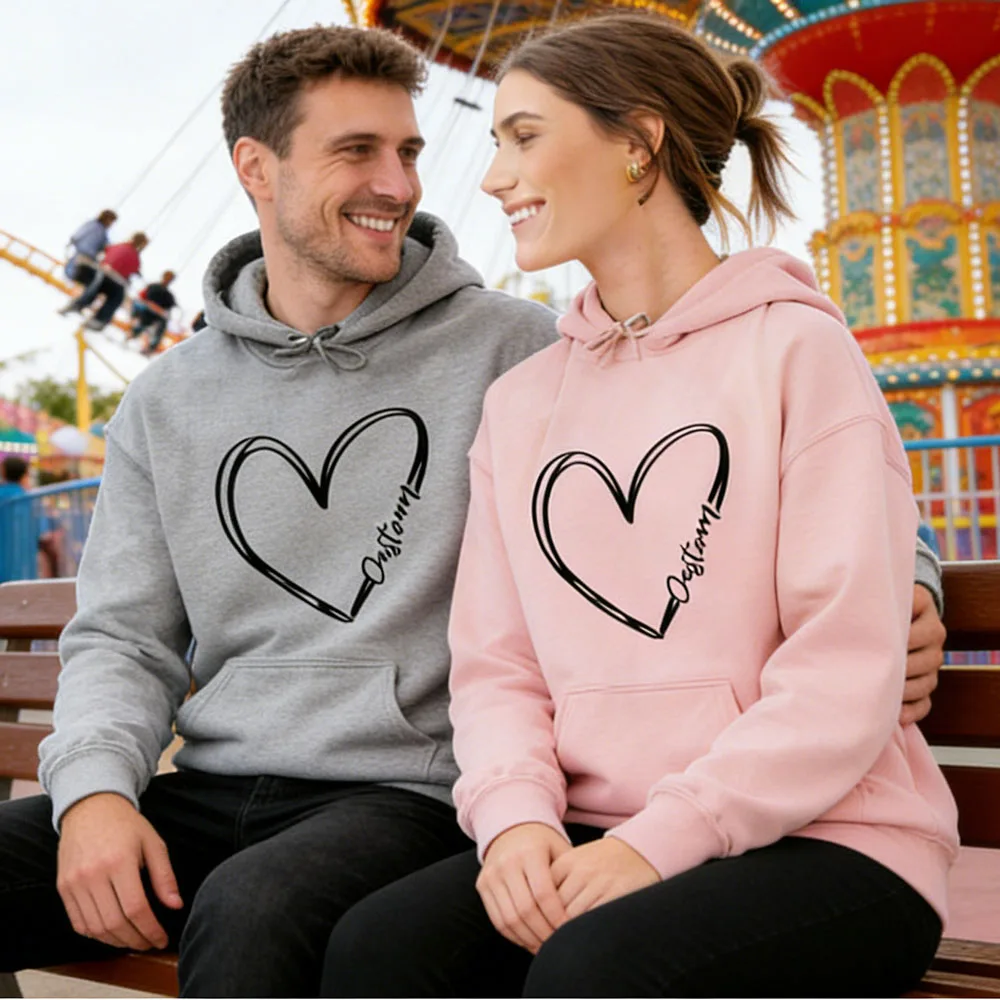 Personalisierter Paar-Kapuzenpullover zum Valentinstag, individueller Name, Herz-Sweatshirt, süßer passender Liebhaber-Pullover, weicher, langlebiger Fleece-Hoodie