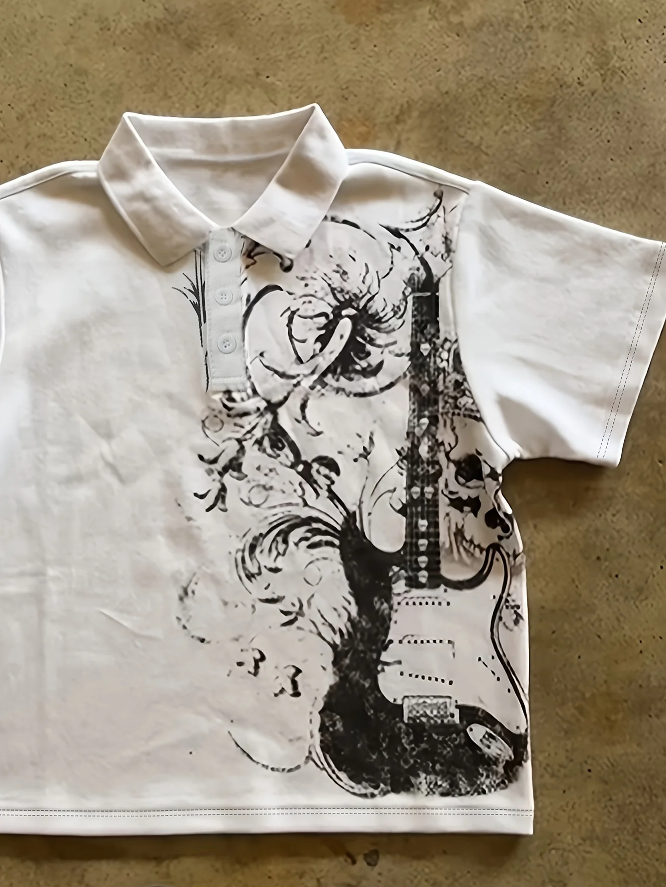Herren Weißes Kurzarm-Poloshirt mit Punk-Gitarren-Print, Y2K Amerikanischer Trendiger Streetwear-Stil, Modisches Retro-Klassiker-Shirt – Detail 5