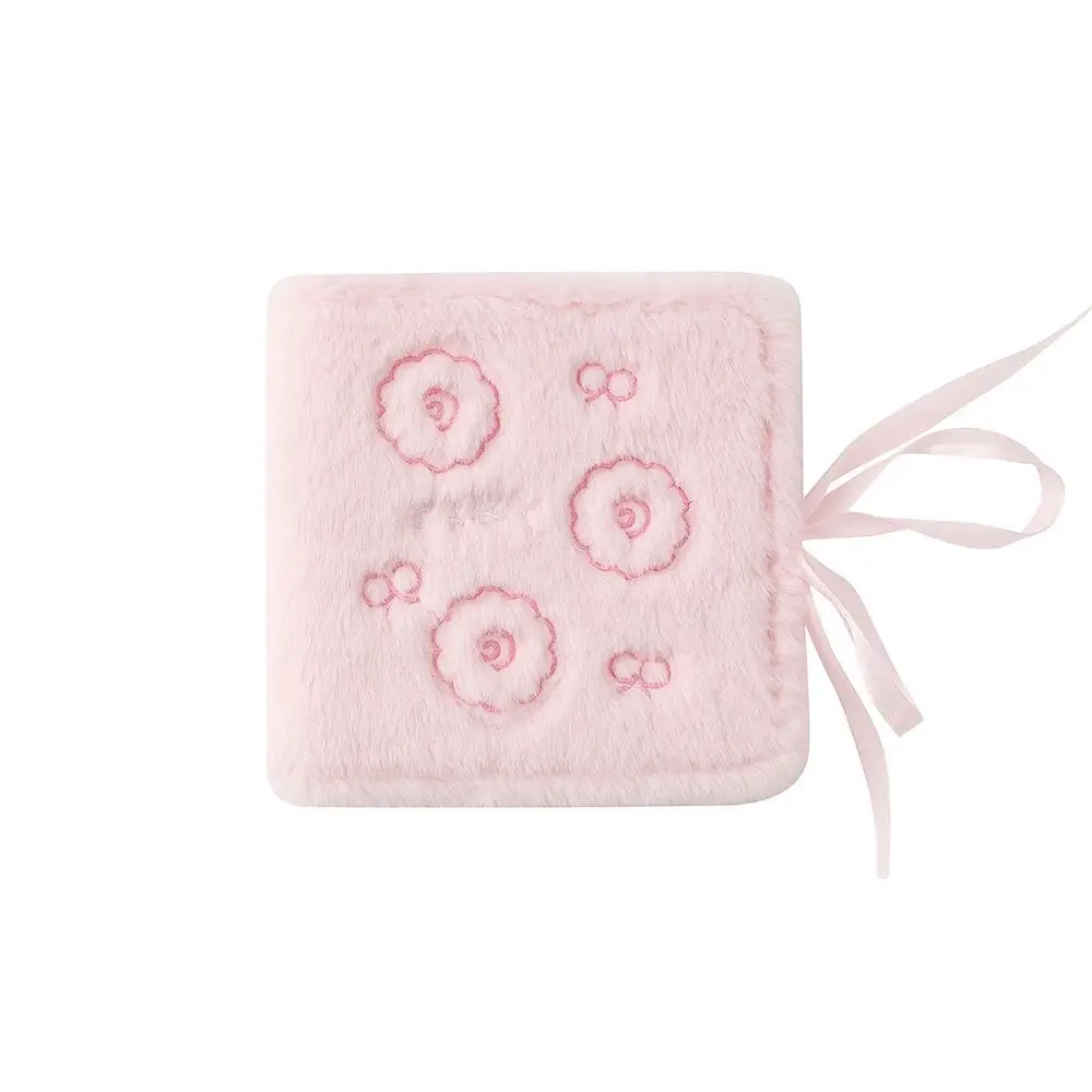 Plüsch 3 Zoll Plüsch Fotokartenhalter Flauschige Riemen Krawatten Band A7 Idol Fotoalbum Cartoon 2 Gitter Fotokarten Sammeln Sie das Volumen