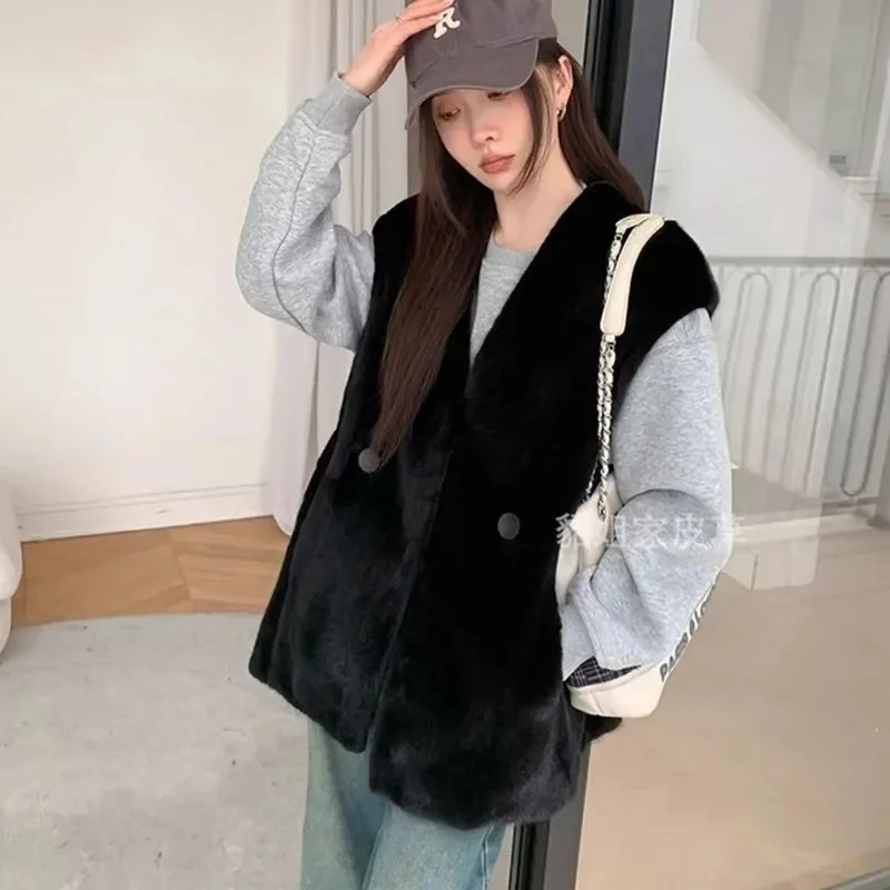 

Жилет из искусственной норки, женское новое осенне-зимнее пальто 2025, меховая куртка без рукавов средней длины с v-образным вырезом, женский жилет с подкладкой, верхняя одежда