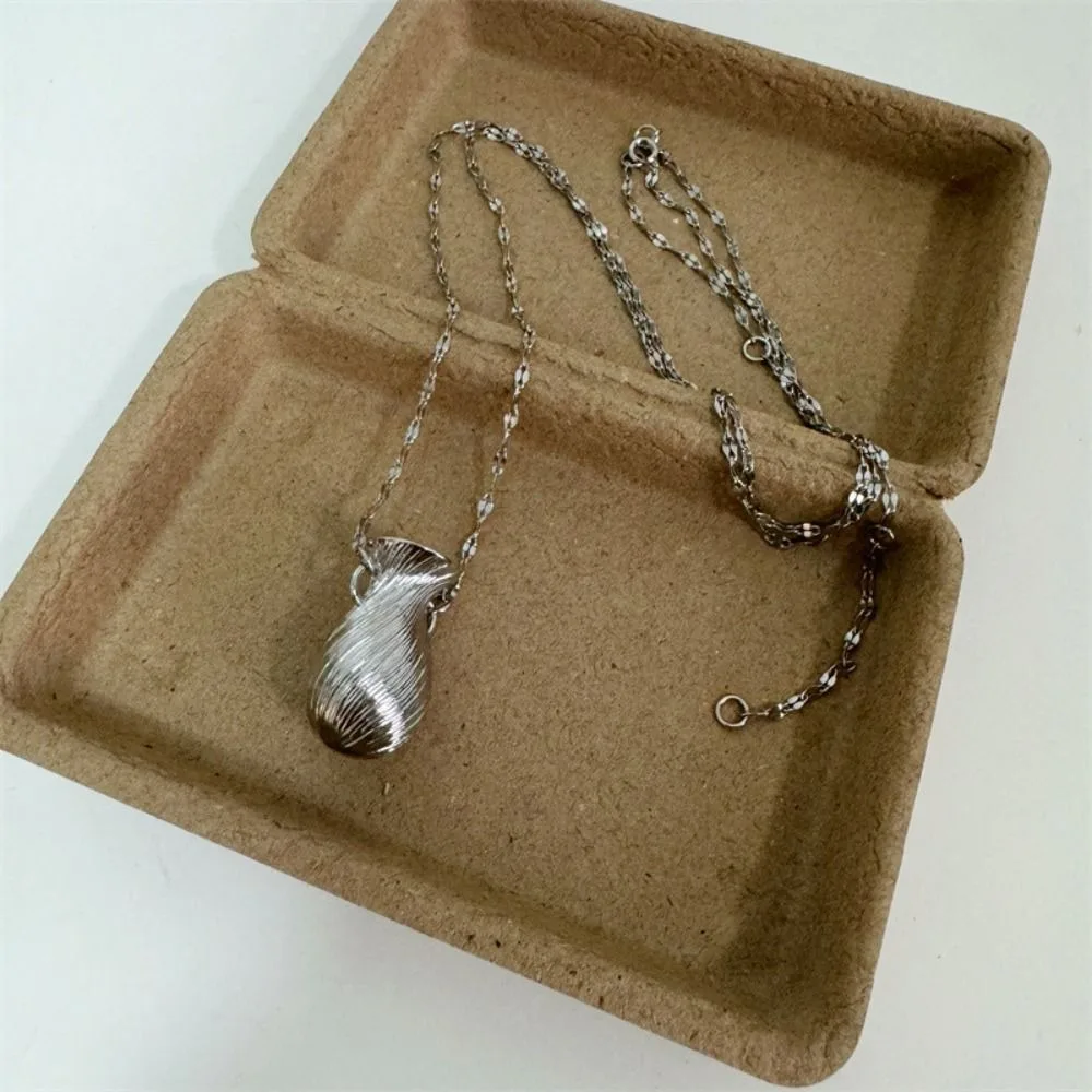 Silver Hollow Vase Pendant Necklace Alloy Vase Pendant Collarbone Chain Geometric Can Be Arranged with Flowers