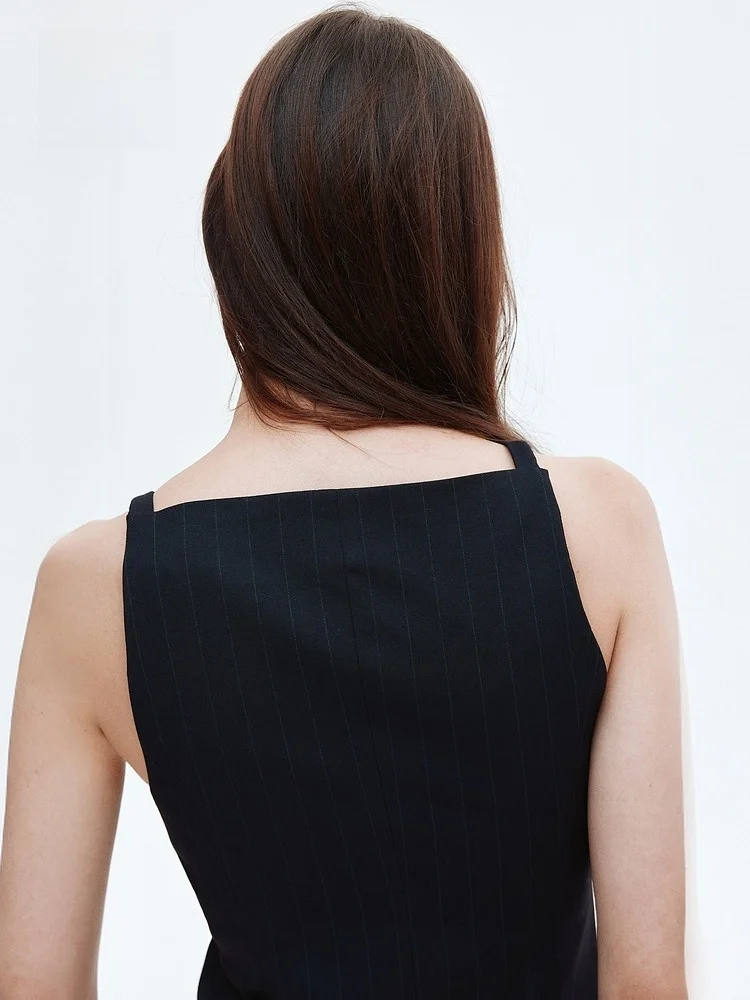 Kamizelka damska H&M, zimowa, do pracy, modna, dopasowana, w paski, z kołnierzykiem, model 297386, mieszanka poliestru, wiskozy i spandexu.