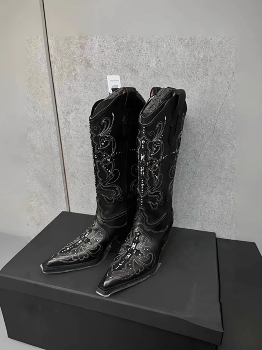Western Style Embroidered Heavy Duty Rivet Long Boot Women's Ankle High Fashion Boot Sharp Pointed Toe Rubber Outsole Ultra-F...