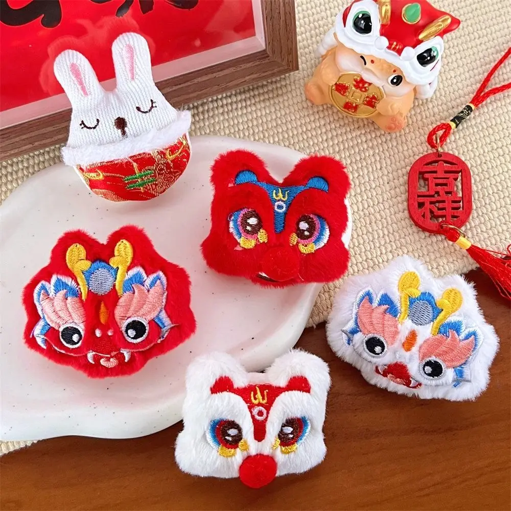 New Year Plush Doll Lion Dance Brooch Spring Festival Chinese Style Lucky Loong Dancing Lion Pin Backpack Gloves Scarf Pin Badge