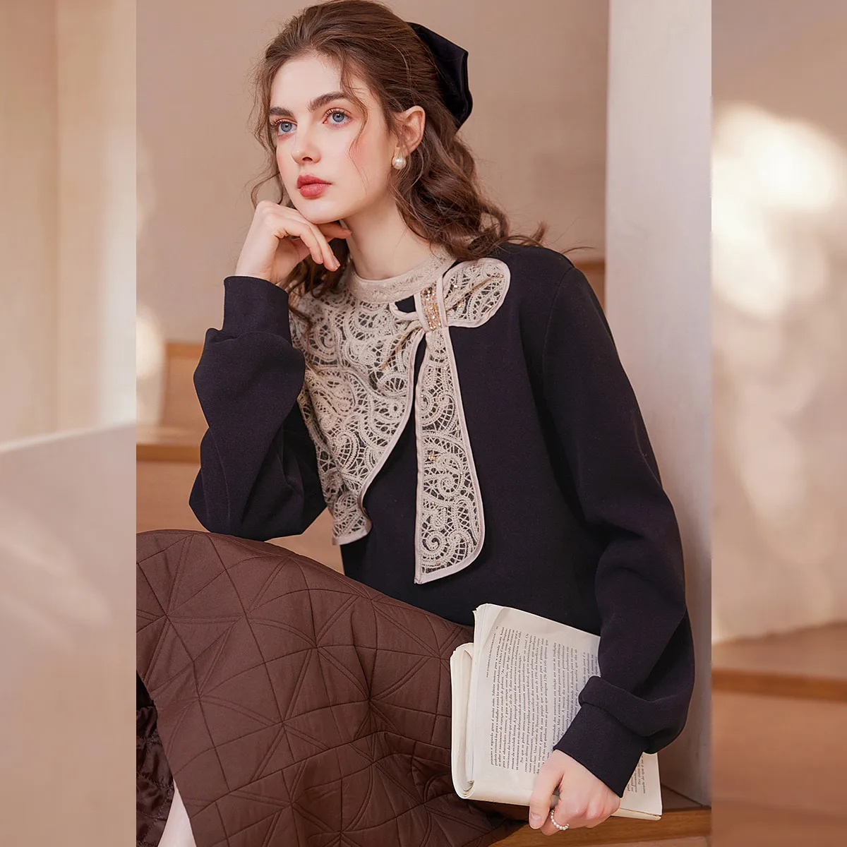 LOUIS YAO 2025 Winter Thick Velvet Hoodie with Stylish Design Contrasting Color Patchwork Micro Elastic Women's Hoodie