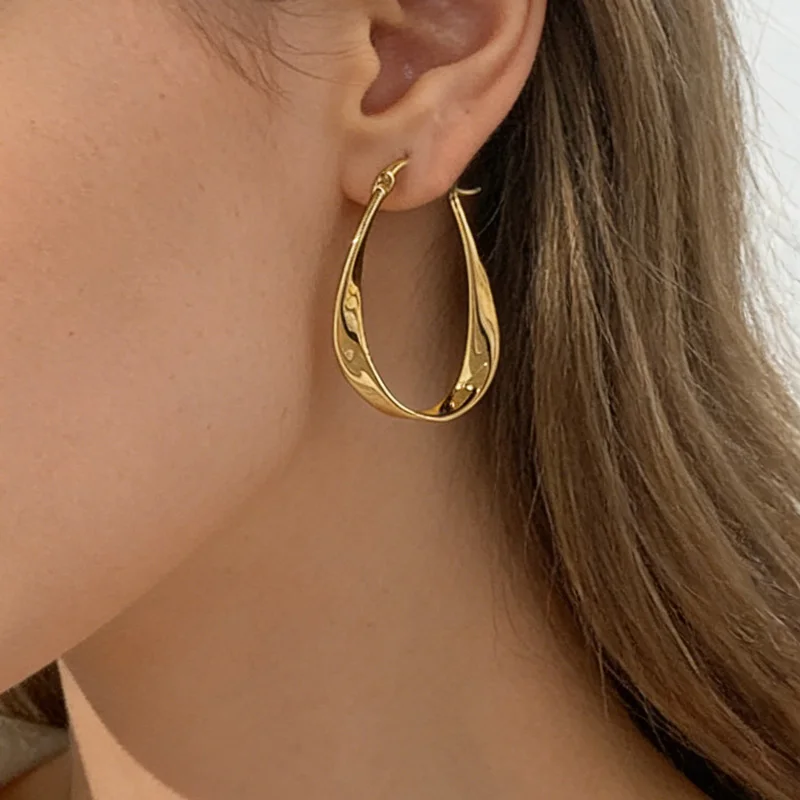 Simple Gold Color Geometric Twisted Arc Smooth Metal Mobius Strip Hoop Earrings for Women Fine Jewelry Accessories