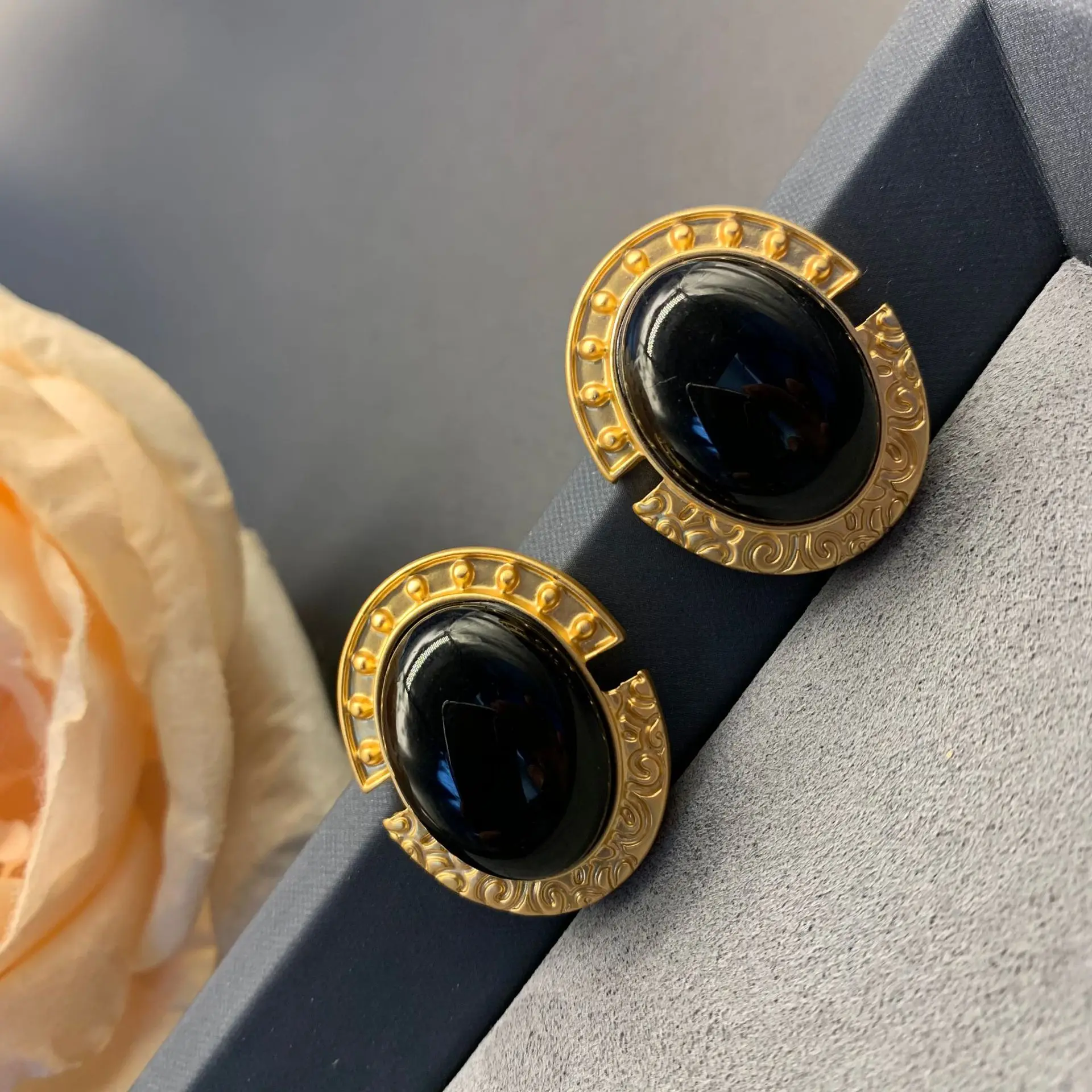 

Vintage Oval Black Blue Stone Stud Earrings For Women Jewelry Runway Party T Show Fancy Trendy Boho INS Japan Korea