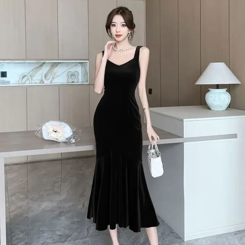 Hepburn style retro suspender velvet dress autumn and winter burgundy celebrity temperament fishtail hip-wrapped long