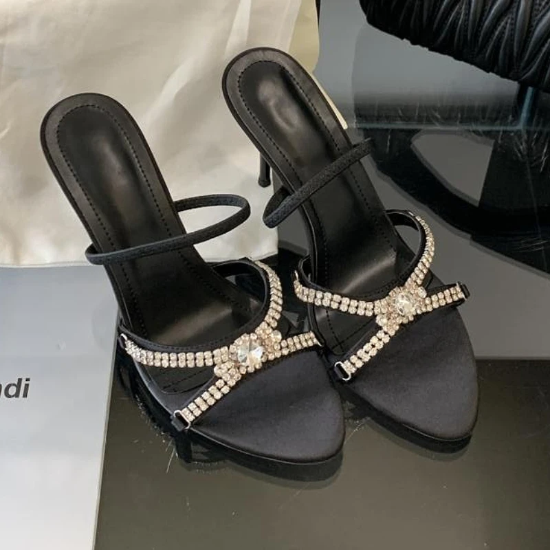 

Атласные женские тапочки на высоком каблуке со стразами, новые летние шлепанцы с острым носком, женская элегантная модная обувь для вечеринок, сандалии, женские сандалии