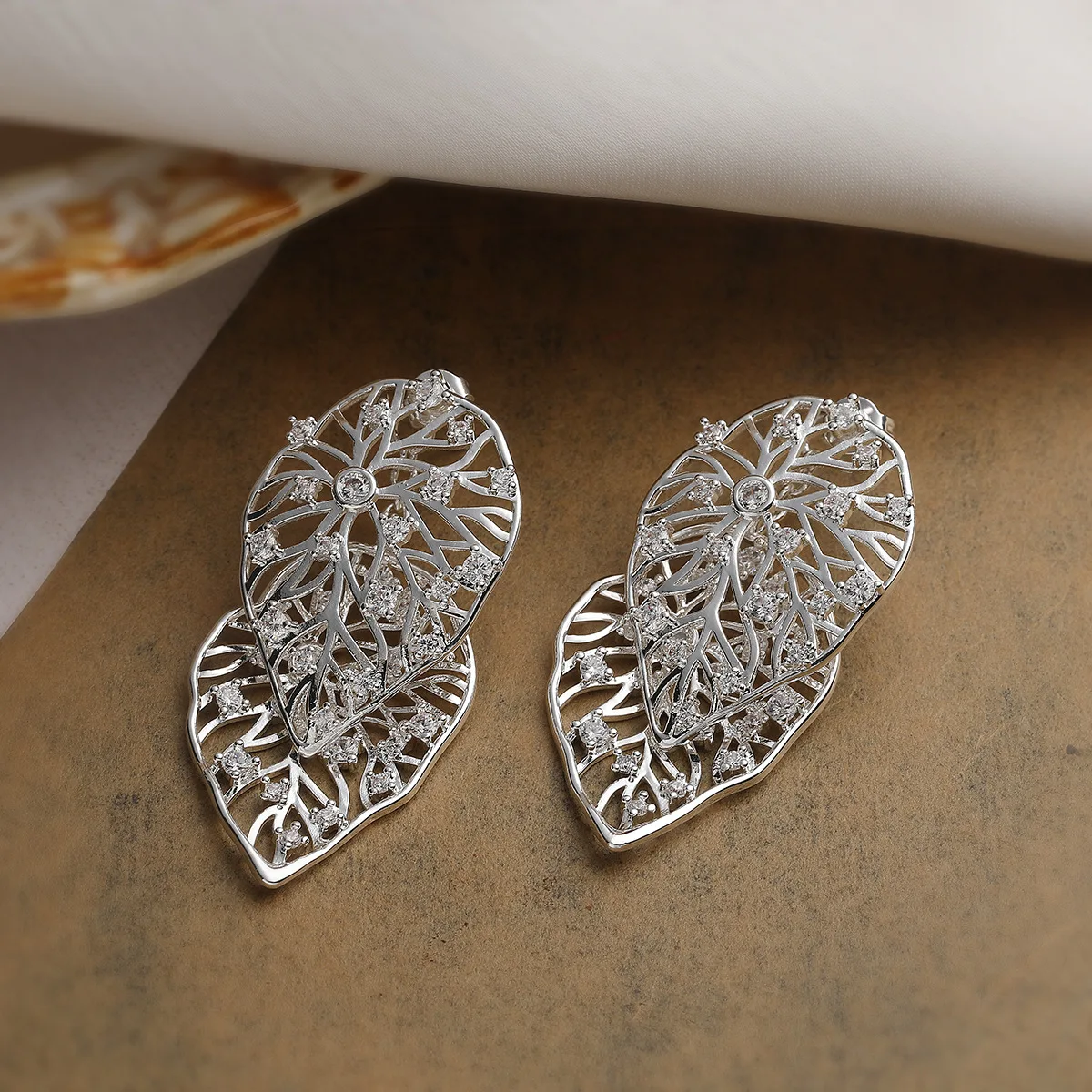 French retro leaves front and rear two earrings light luxury high-end stud earrings versatile niche design metal earrings women