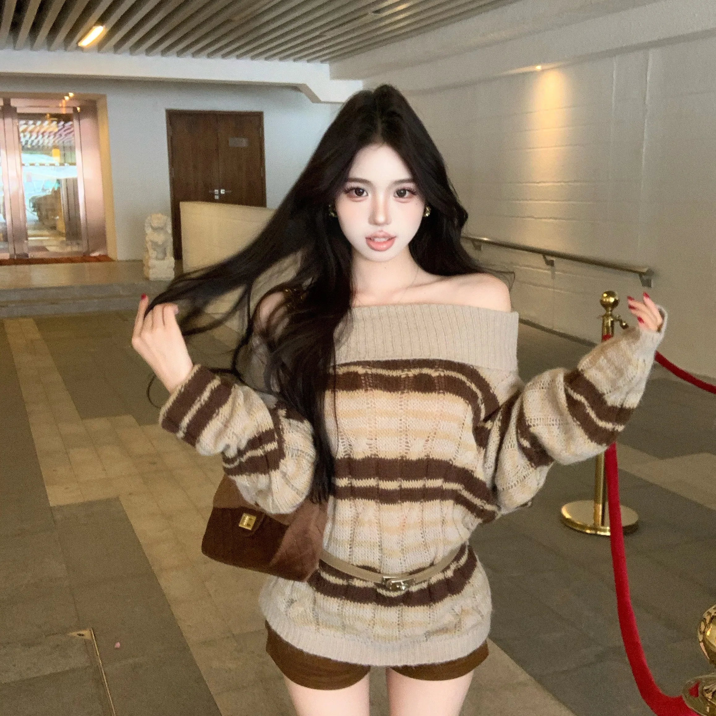 

Женский вязаный полосатый свитер на одно плечо, осень-зима, новинка 2021, корейский ленивый аосфера, нежный топ Faion Ladies