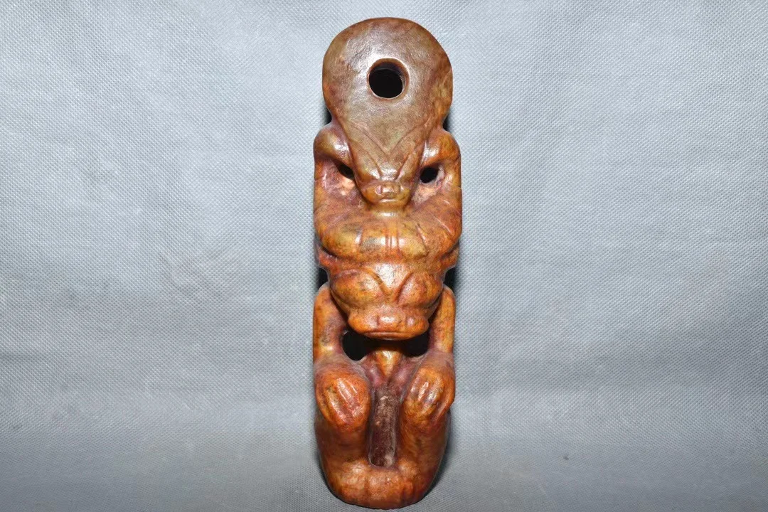 

Rare old Antique primitive hetian jade Mythical Beast small ornaments Hongshan Culture is 4000 to 3000 BC