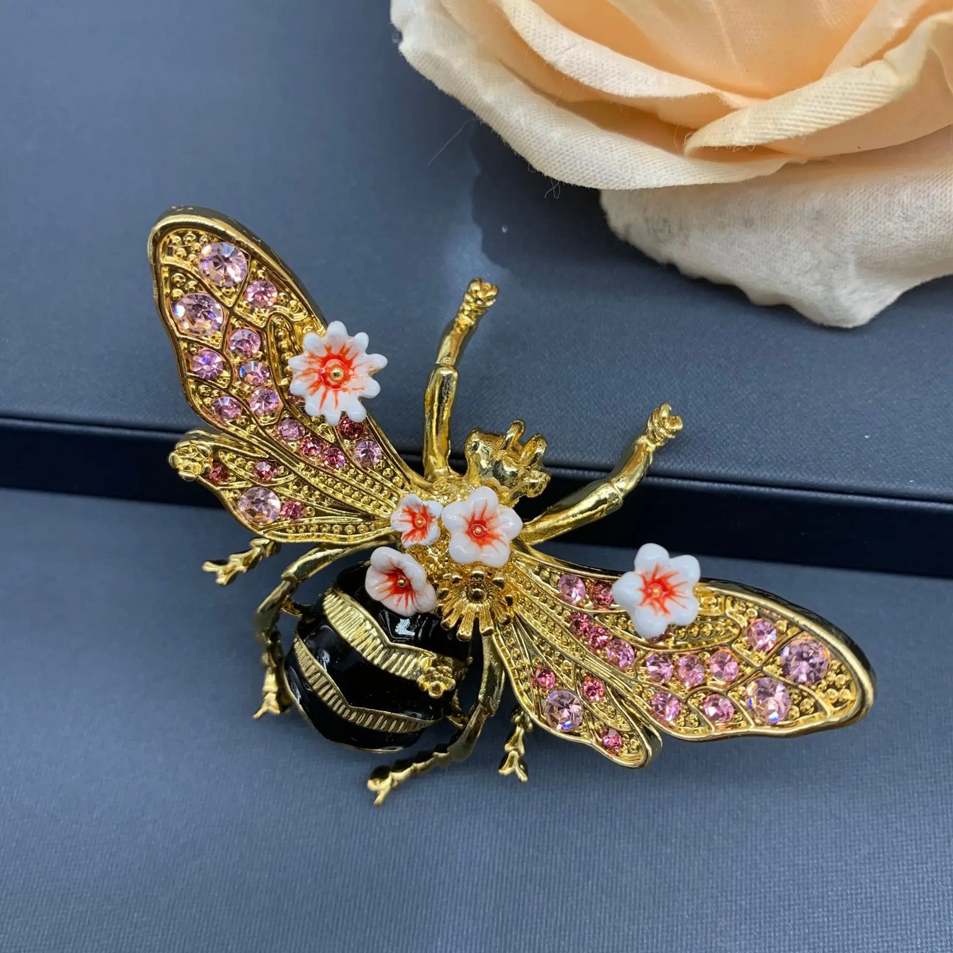 Vintage Enamel Glaze Diamond-set Heavy Industry Retro Bee Brooch - Unique Style M266