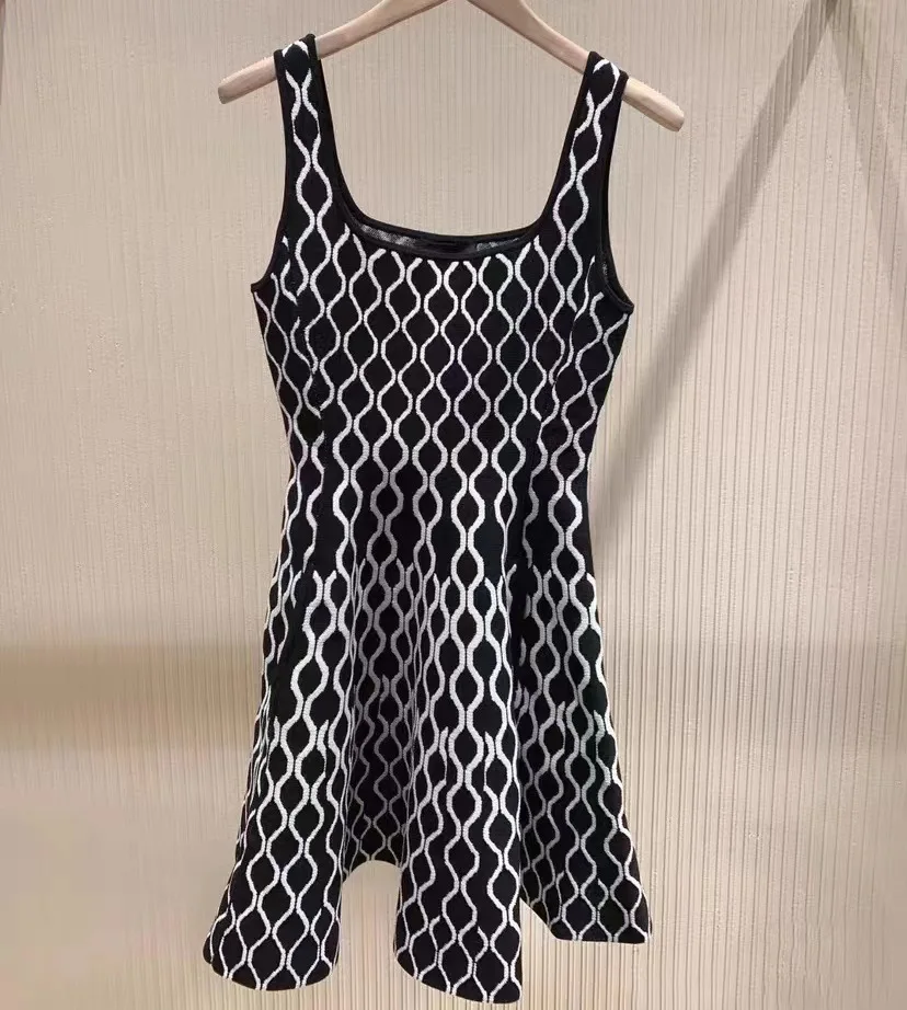 Vestido corto informal para mujer, traje ajustado con cuello cuadrado y estampado geométrico, sin mangas, primavera y verano, 2024