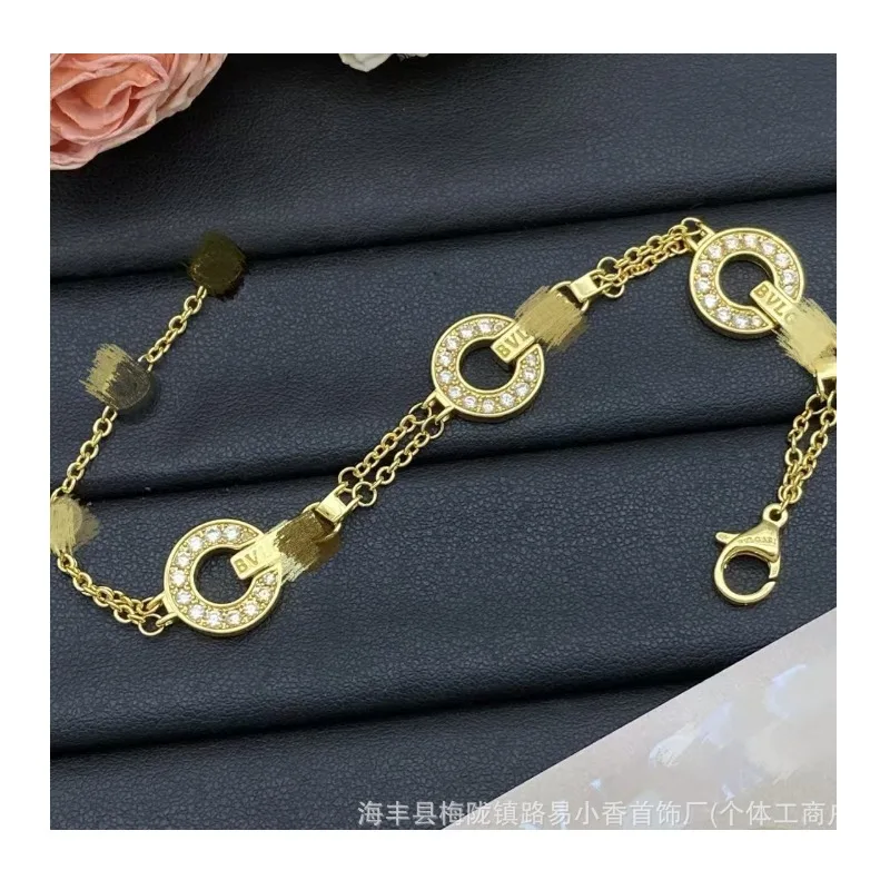 

The Bracelet Is Fashionable with Lobster Buckle and Multi-gear Adjustment Ring To Adapt To Different Wrist Circumferences.