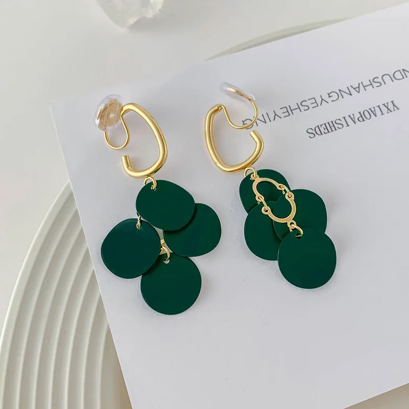 WENHQ New Arrival Green Color Metal Drop Clip on Earrings No Pierced for Women Fashion Mosquito Coil Ear Clip Jewelry Accessory