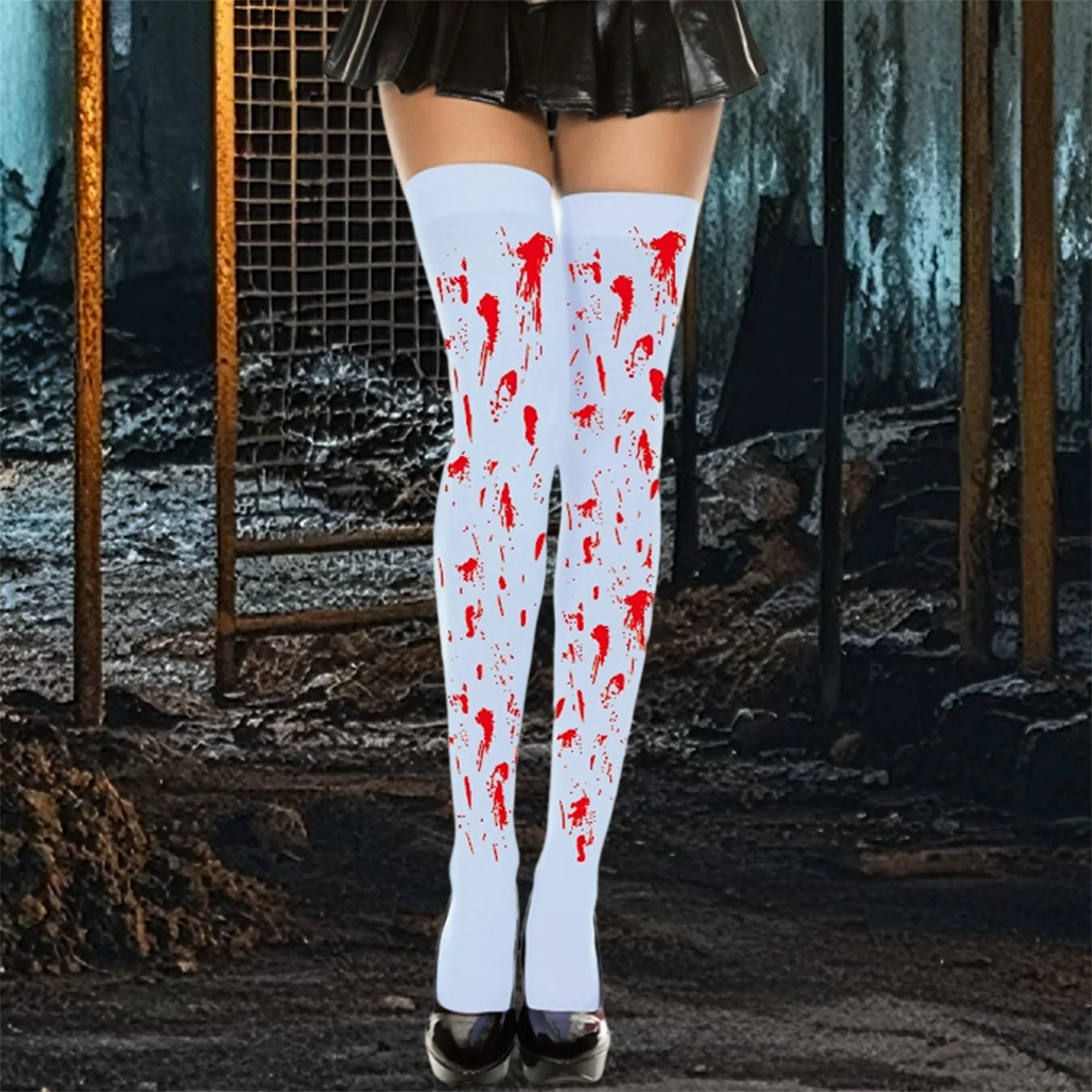 جوارب نسائية عالية من الدانتيل باللون الأسود القوطي مع تصميم بقع الدم لزي حفلات الهالوين التنكرية
