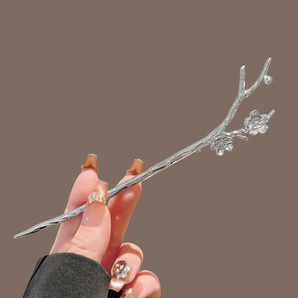 New Chinese Style Silver Metal Hair Stick Twisted Wave Plum Blossom Snake Shape U Hairpin Hanfu Qipao Coiled Hair Accessory view 3