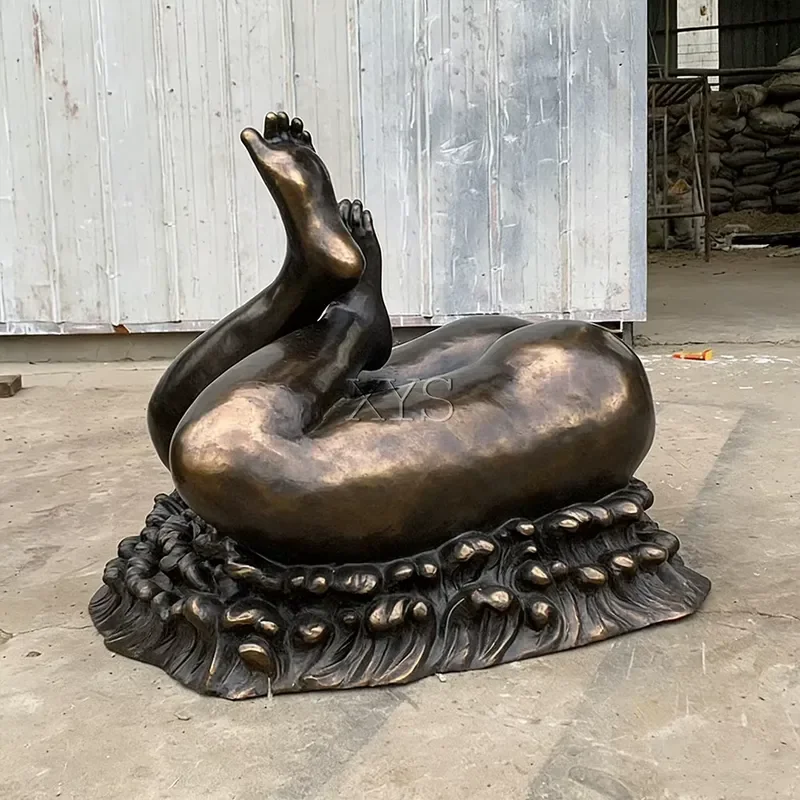 Custom-made, Discounted Modern Live-Size Lost Wax Casting Bronze Nude Sculpture, Fat Woman Beach Statue, Outdoor Ornament.