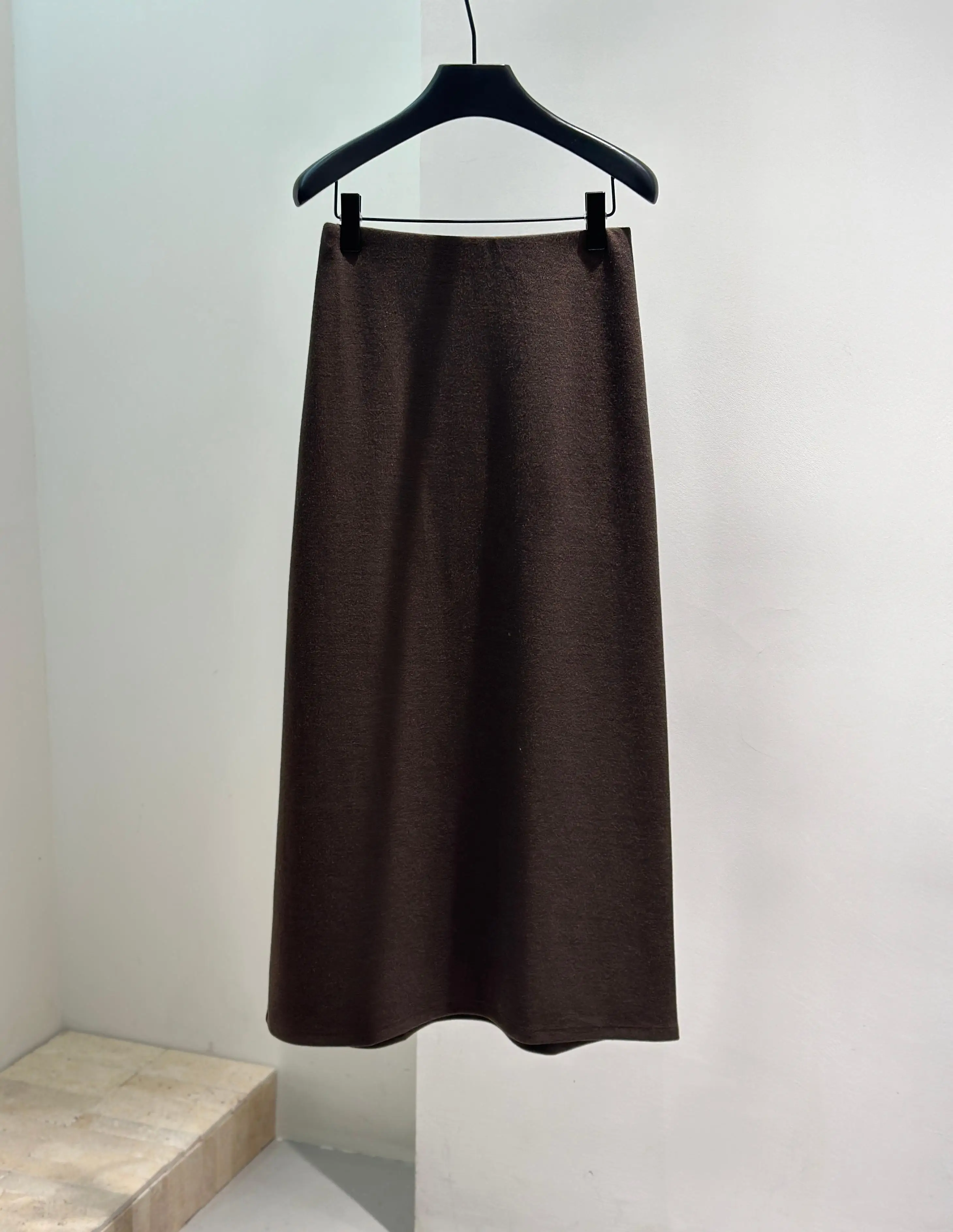 

High quality new women's hanging A-line minimalist long skirt with elastic waistband and side zipper for comfortable wool skirt