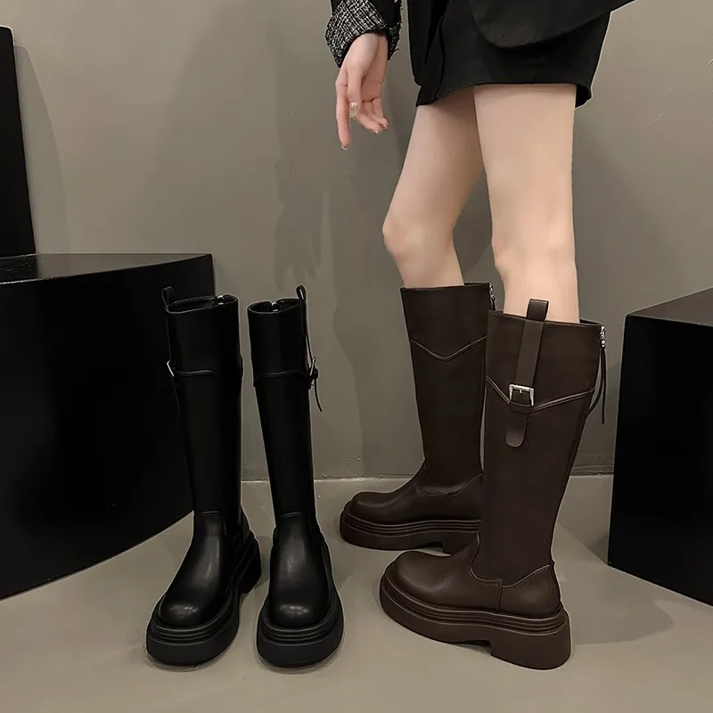 Botas de terciopelo con suela gruesa para mujer, botines largos de Color liso con punta redonda, zapatos informales a la moda, otoño e invierno, 2023