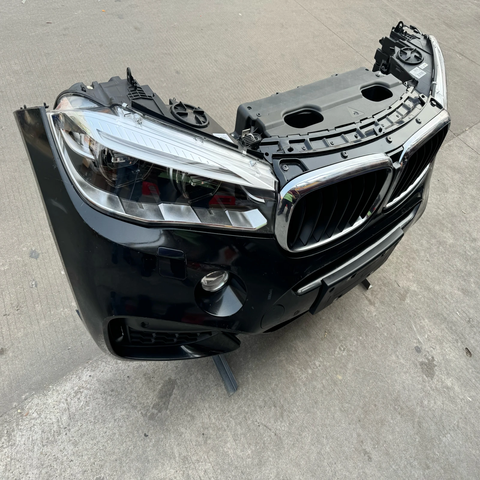 Classico di alta qualità X6 F16 Sport Front Face Assembly Paraurti centrale Mesh Radiatore Fascio anticollisione Ventilatore elettronico