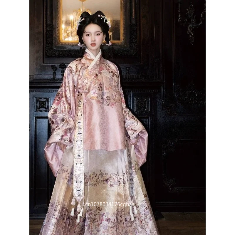 

Daming noble female Ming Hanfu, female adult round neck horse dress, woven gold ancient clothing