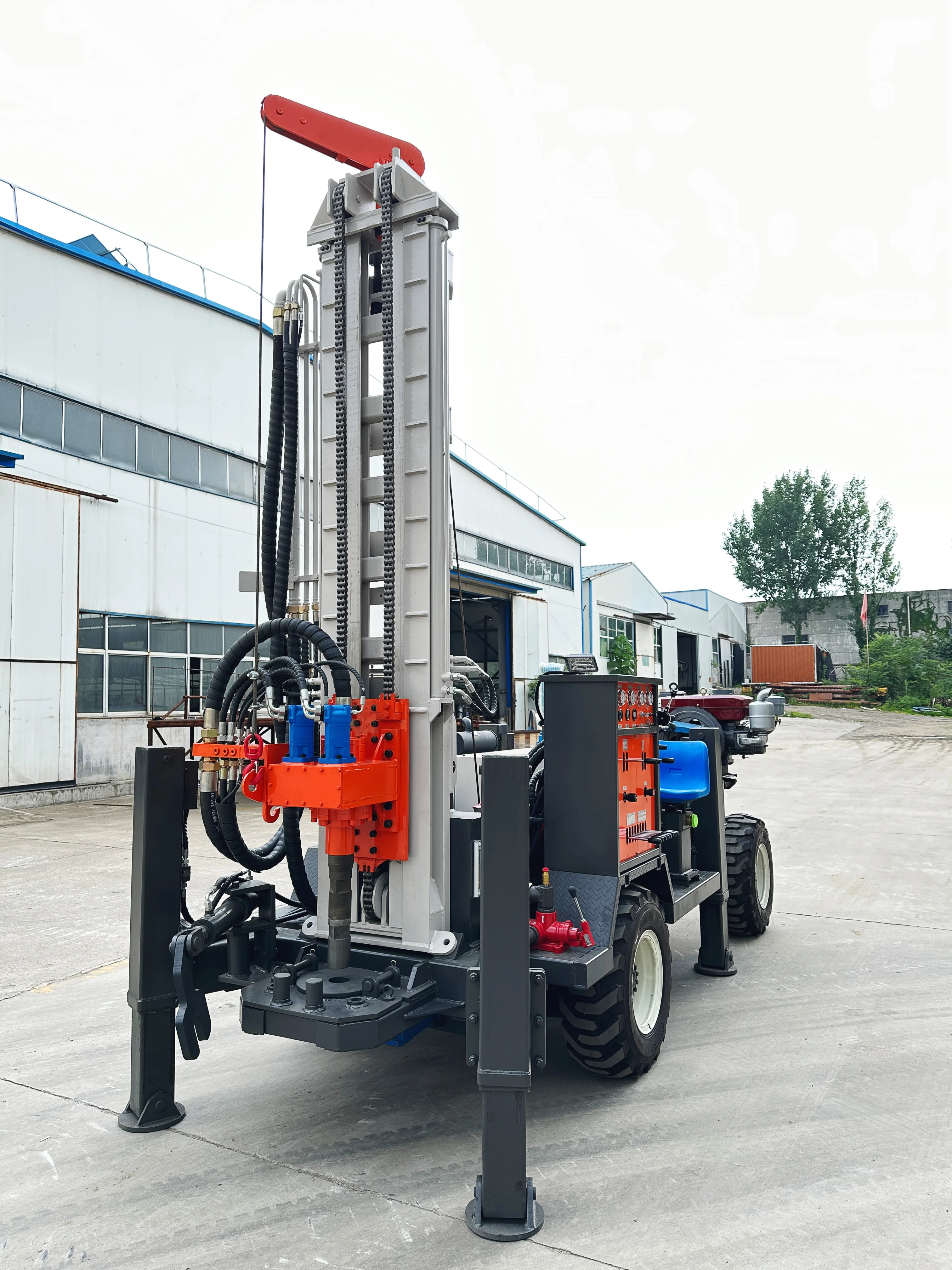 Customized Crawler Hydraulic Drilling Rig for Deep Water Well Construction