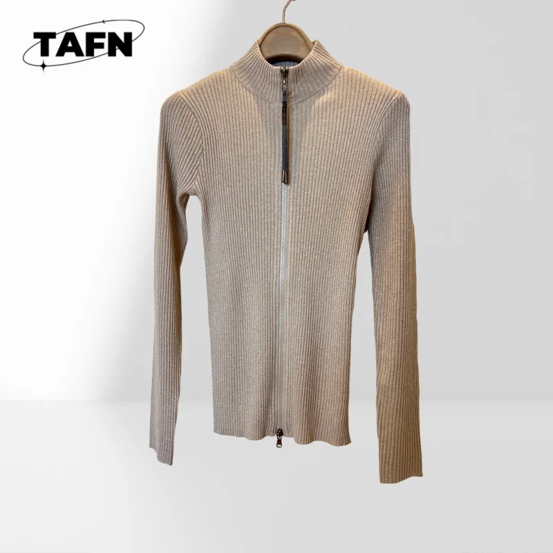 

Vintage Cashmere Cardigan Sweater – Classic Style for Casual Occasions in 2025 Cashmere Cardigan – Soft and StylishAH1605