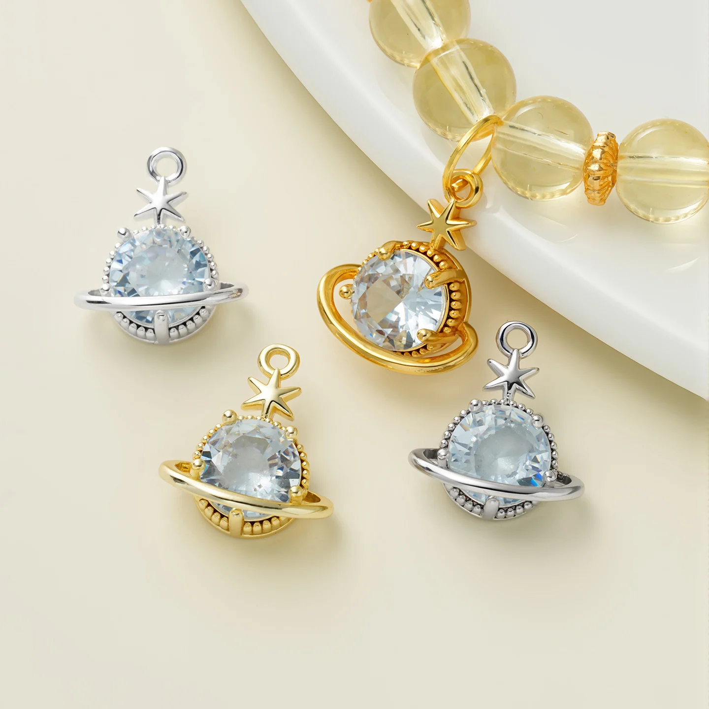 2 pendentifs planètes plaqués or 14/18 carats avec zircon incrusté pour la fabrication artisanale de bracelets, colliers et accessoires de bijoux DIY