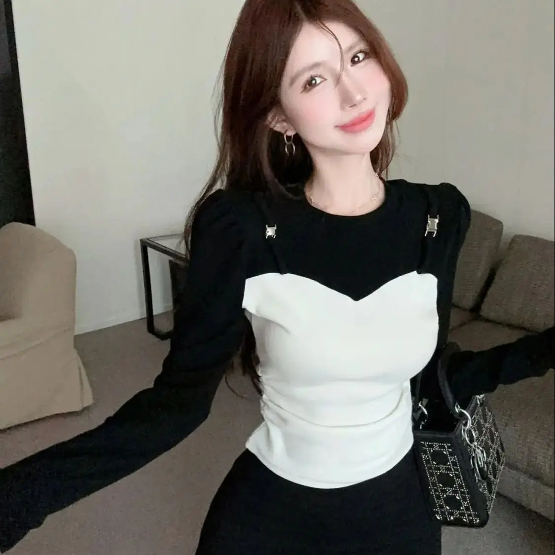 

Fake Two-Piece Suspender Long-Sleeved T-Shirt Hot Girl Xiaoxiangfeng Hot Girl 2024 Autumn New Slim Fit Bottoming Short Top Women