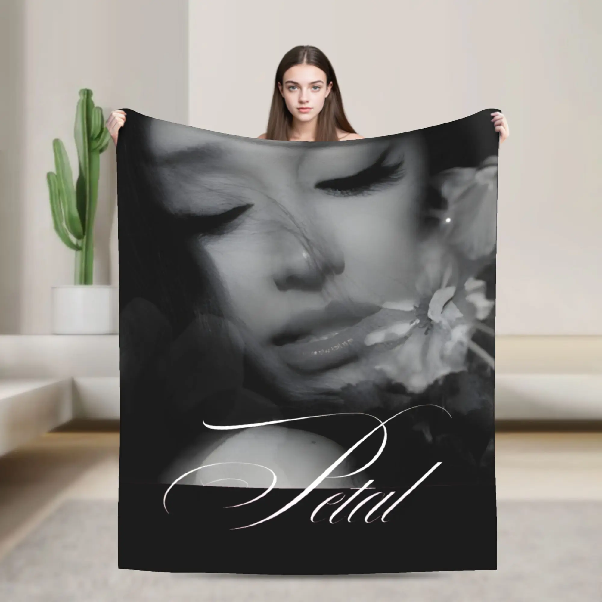 PETAL Arianas Grandes Blanket Velvet  Winter  Breathable Soft Throw Blankets for Home Car Rug Piece