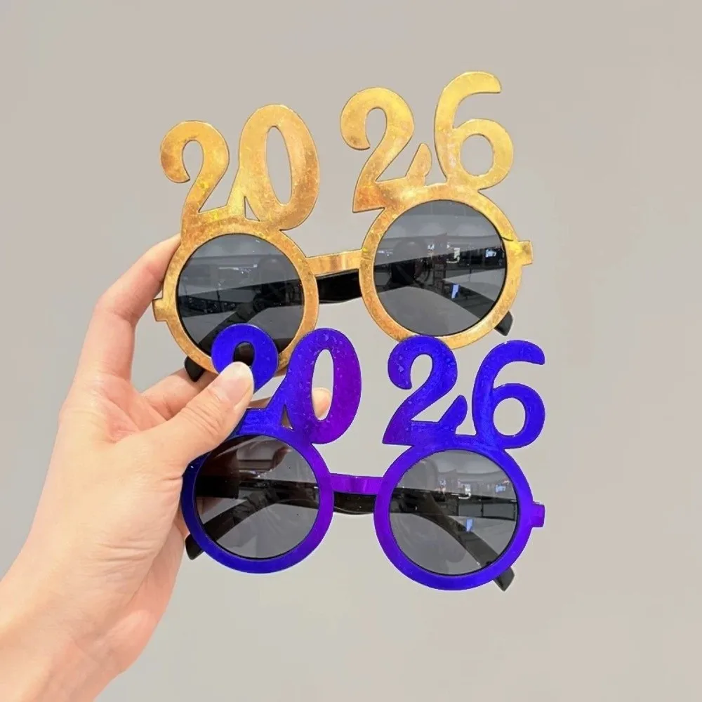 لامعة 2026 سنة جديدة سعيدة نظارات لطيف الإبداعية عيد الميلاد نظارات حلوة ملونة السنة الجديدة النظارات الشمسية الزخرفية صور الدعامة #3