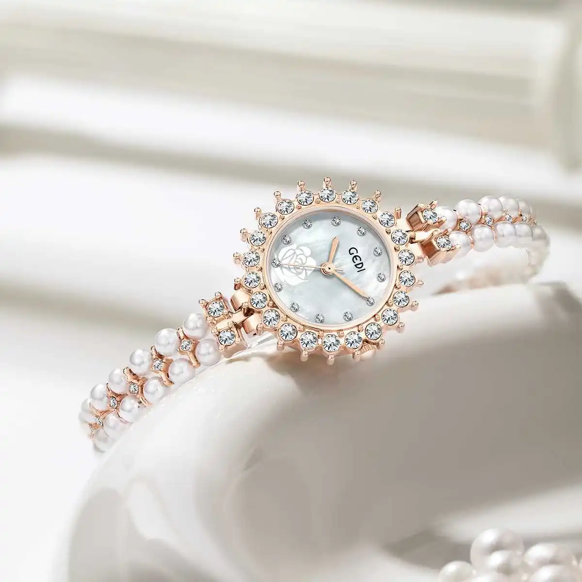 Goldie Light Luxury Premium Beimu Face Printed Women's Watch Small and Exquisite Fashion Pearl Bracelet Watch