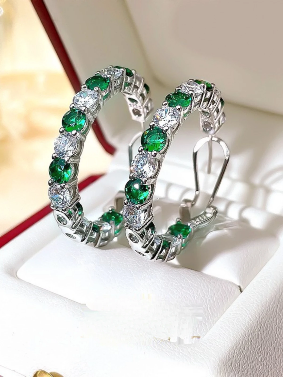 Fashionable and personalized design, green row diamond earrings, 925 silver, new luxurious and high-end wedding jewelry