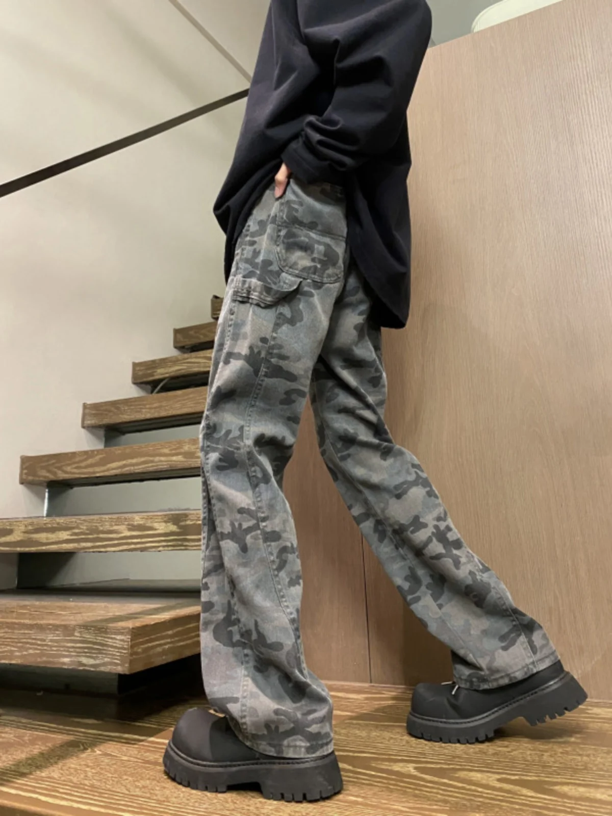 

Американские джинсы в стиле ретро с камуфляжным принтом для мужчин, весенние свободные прямые брюки-клеш, рабочие брюки, модные молодежные джинсы