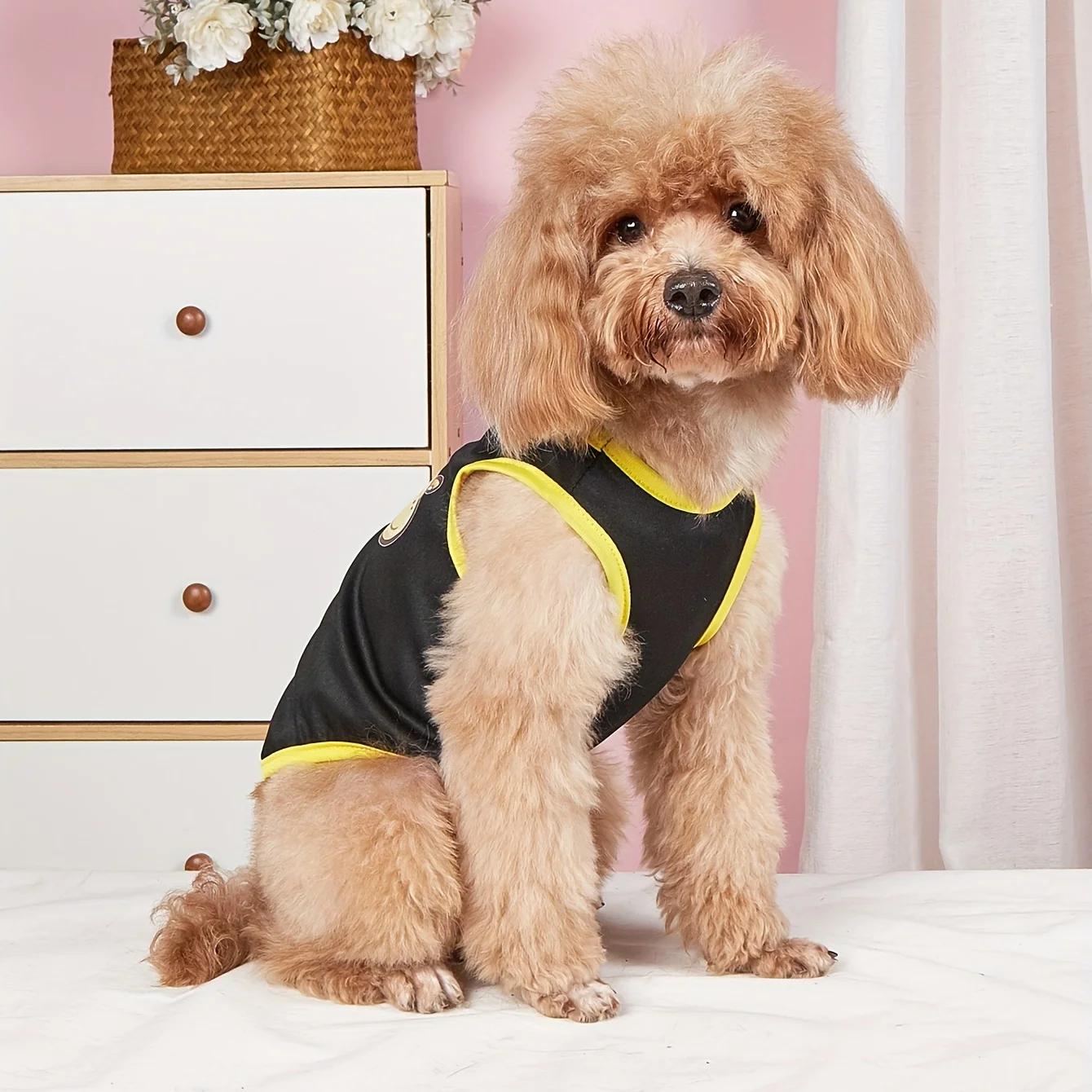 Pet clothes: dog and cat vest, light, breathable, comfortable, black stitching, yellow, clothes with giraffe print, simple, gene