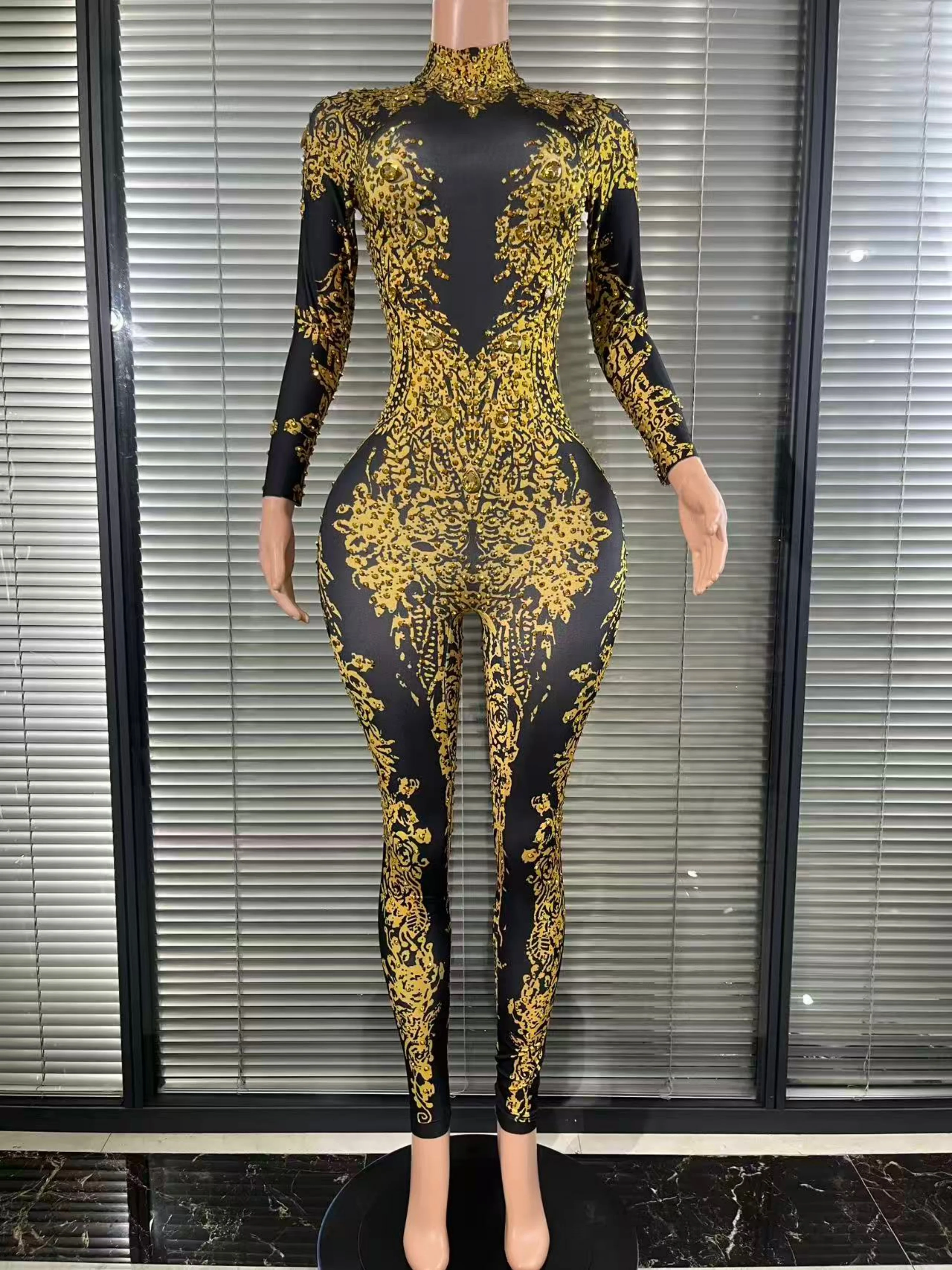 

Sexy Luxury Fashion Long Sleeves Diamond Rompers Club Dance Stage Costumes Sexy Party Playsuits Women Rhinestones Jumpsuits