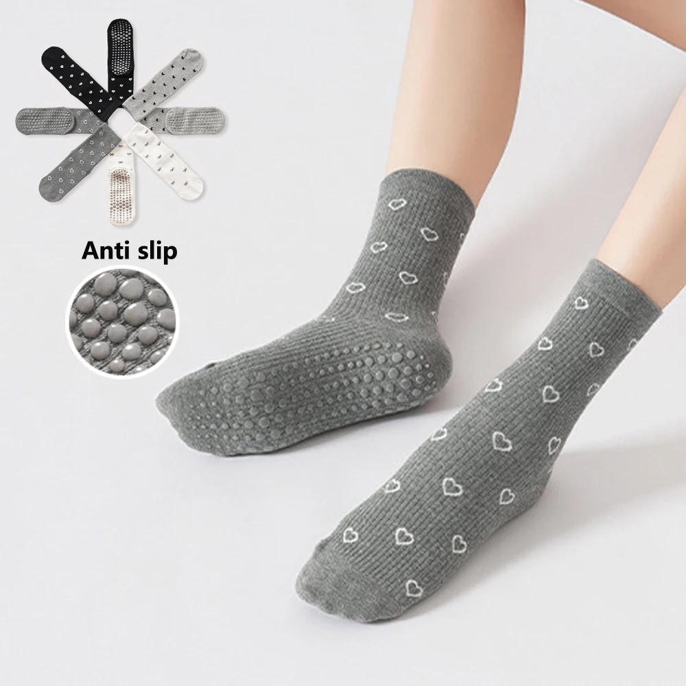 

Женские носки для йоги и пилатеса с милыми сердечками и звездами, нескользящие спортивные носки до середины икры, модные универсальные трендовые носки под давлением