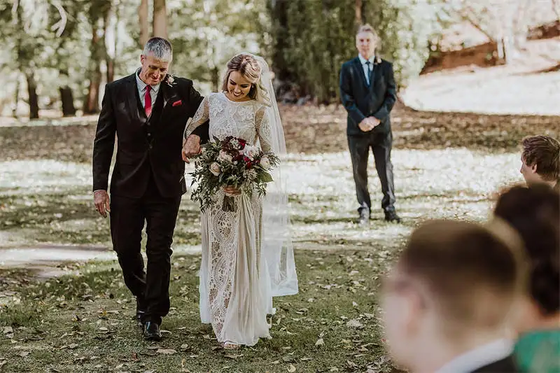 Lakshmigown Spitzen-Boho-Hochzeitskleid mit langen Ärmeln, O-Ausschnitt, rückenfrei, Spitze, Bohemian-Strand-Brautkleid, maßgeschneidert – Detail 5