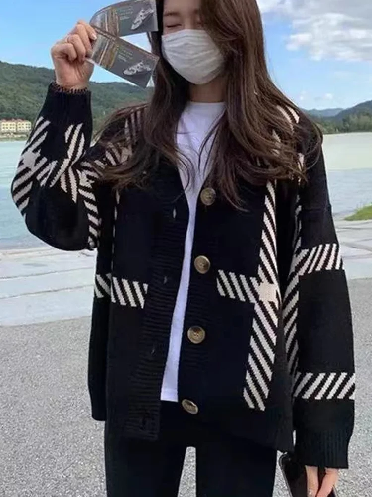 Nieuwe Herfst Winter Lange Mouw Gestreepte Trui Jas Vrouwen Mode Knoppen Gebreid Vest Kantoor Dame Casual Slanke Gebreide Kleding