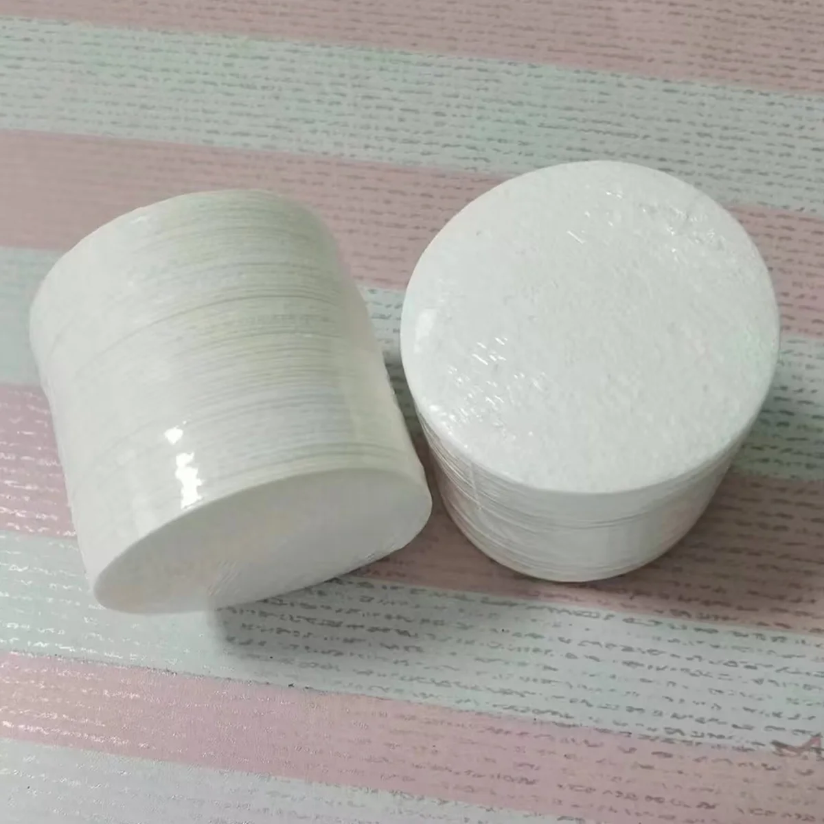 50 Stück weißer runder Schwamm für Gesichtsreinigung, Tiefenreinigung und Peeling