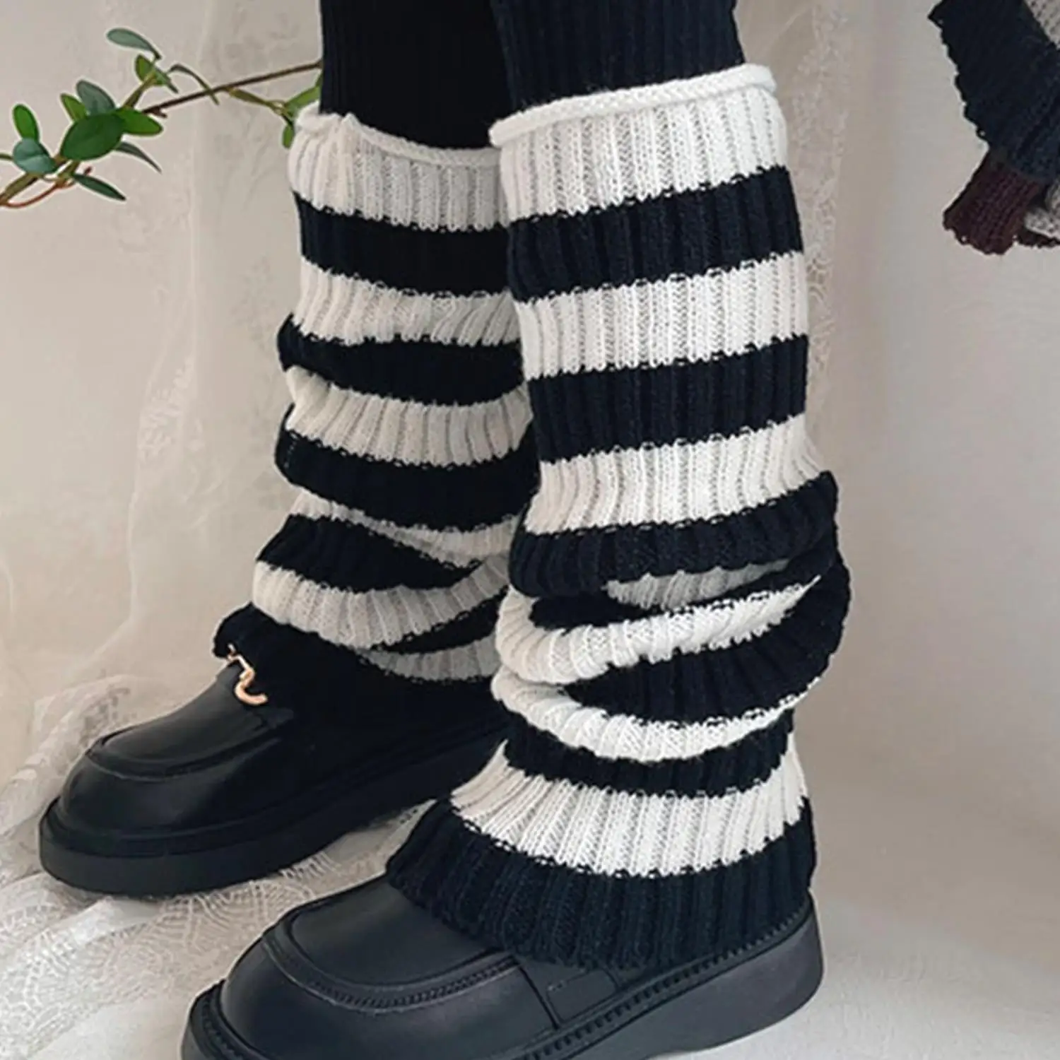 

1 Pair Winter Lolita Leg Warmers 21cm Socks Female Knitted Striped Warm Foot Cover White Black Warmer Crochet Sock Boot Cuffs
