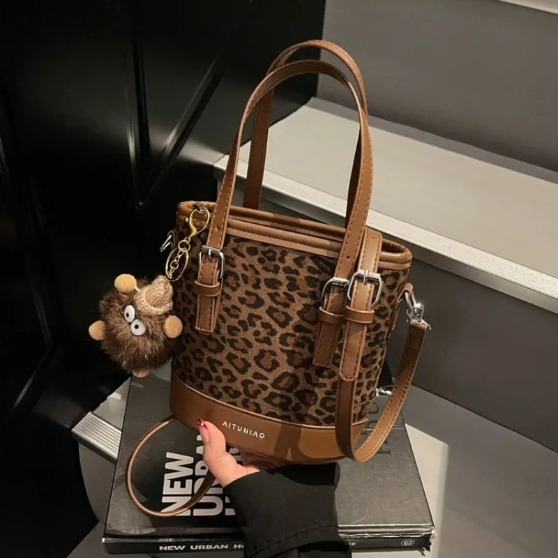 

Durable Micro Shoulder Bag Maillard Style Quilted Doctor Bag Design 2025 New Model Exquisite Lightweight