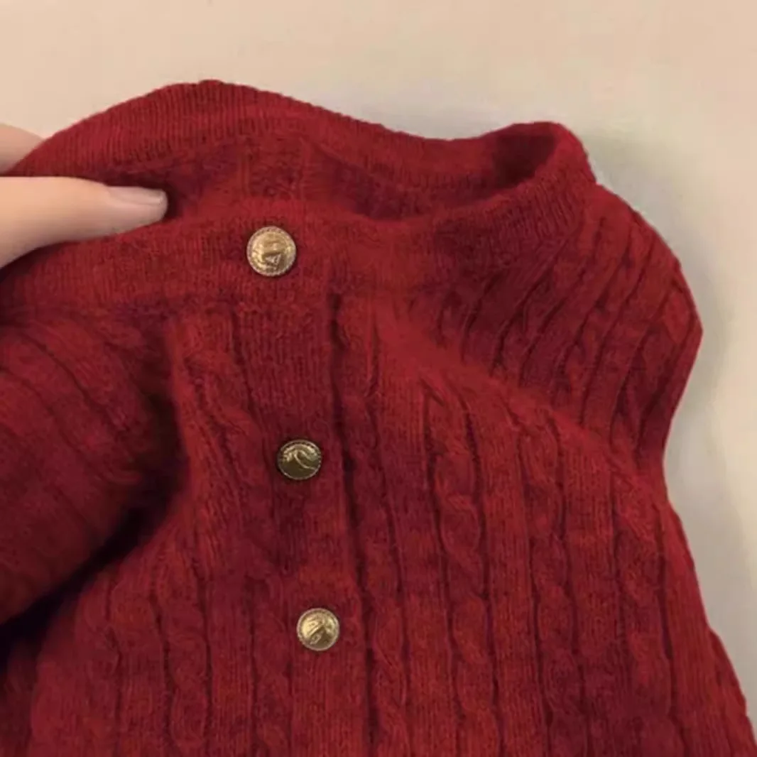 2026 Personality Solid Color Retro Temperament Twist Sweater Jacket Senior Feeling Super Good-looking Knitted Cardigan Autumn
