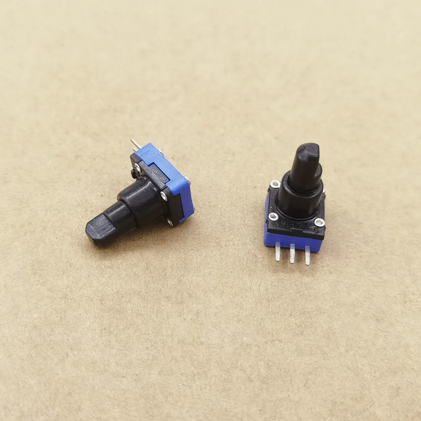 Original new 100% import 09 Type horizontal single potentiometer 10K 100K long handle 13MMF 180 degree angle (SWITCH)