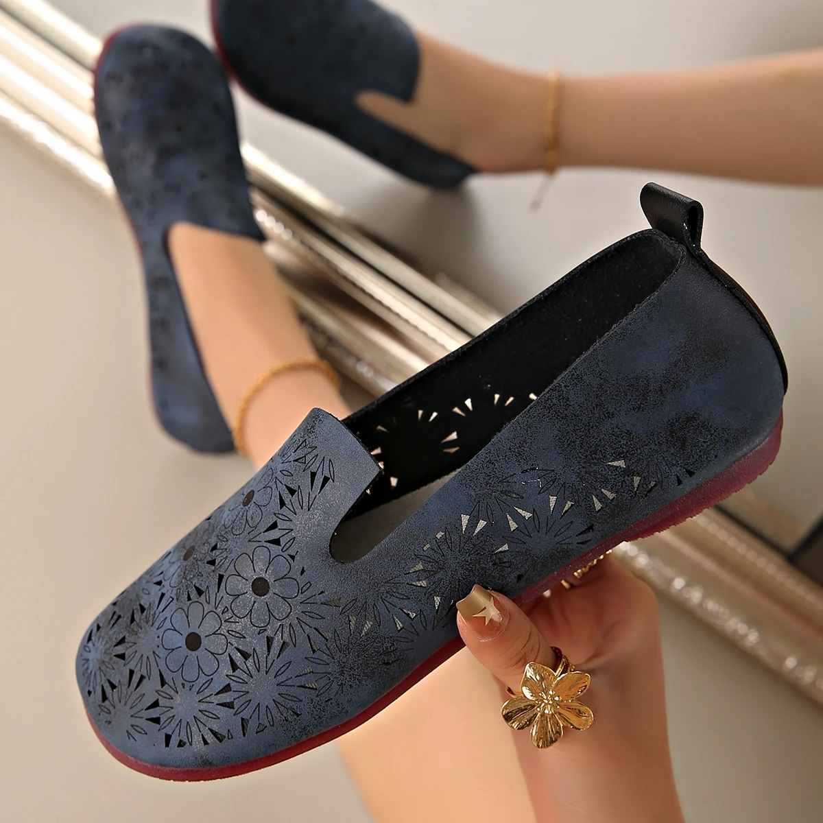 

New Women Mesh Flat Shoes Baotou Fashion Elegant Comfortable Breathable Sneakers Women Anti-slip Shallow Lightweight Loafers