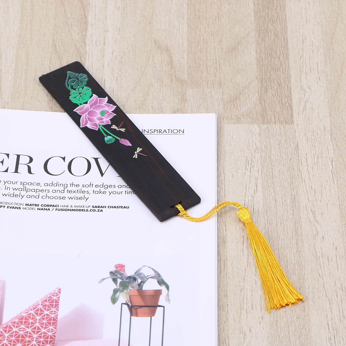 

Wooden Handmade Bookmark Creative Chinese-style Lotus with Dragonfly Painted Bookmark with Tassel for Friends and Family Gift (E