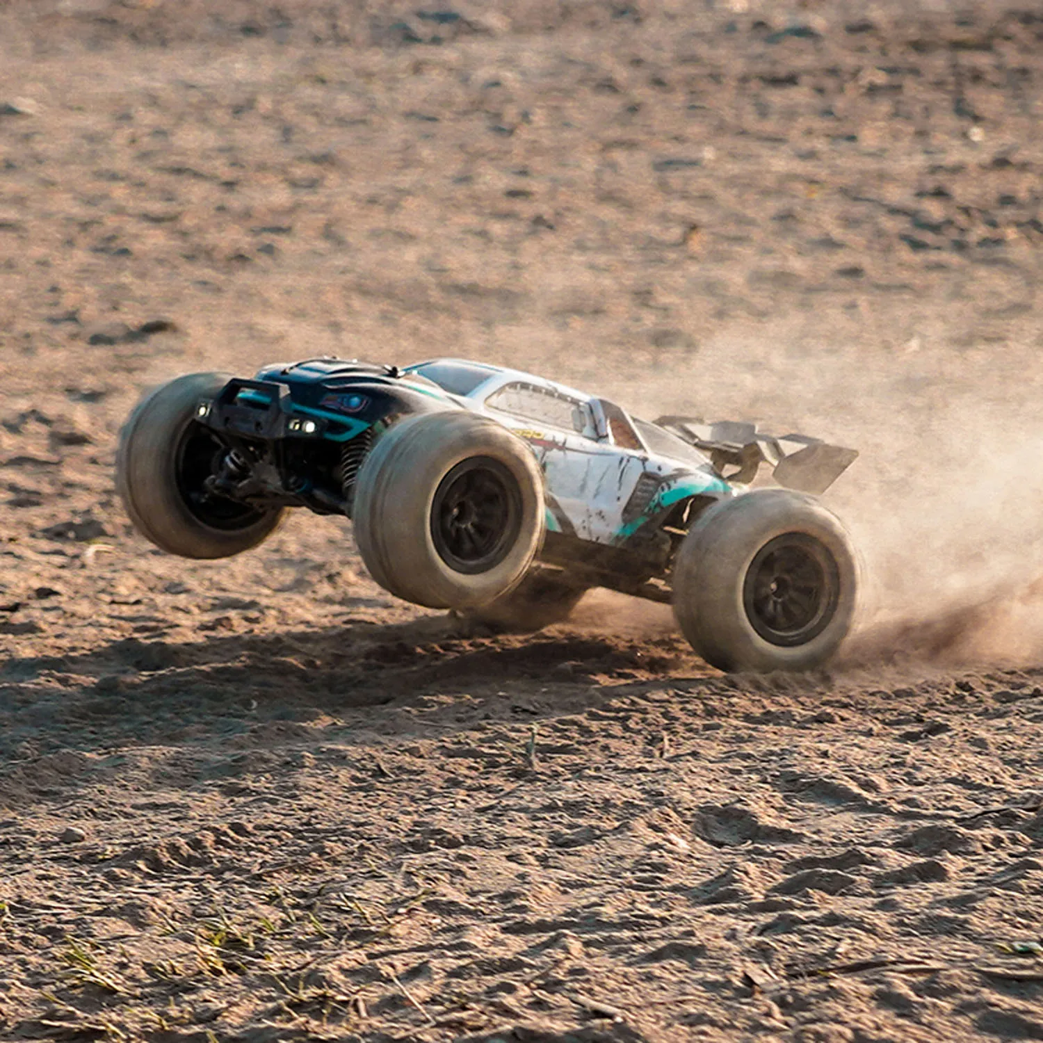 Regalo 2.4GHz RC Fuoristrada Q117 1:16 Telecomando Ad Alta Velocità 4WD Auto 70 km/h RTR Motore Brushless 35A ESC Lampade A LED Hobby